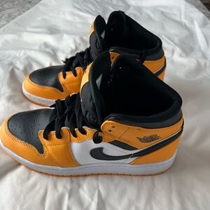 Nike Air Jordan Size 6.5 YOUTH. Used VGC